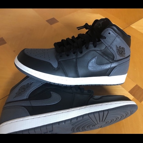 Jordan Other - Air Jordan 1 mid black and grey
